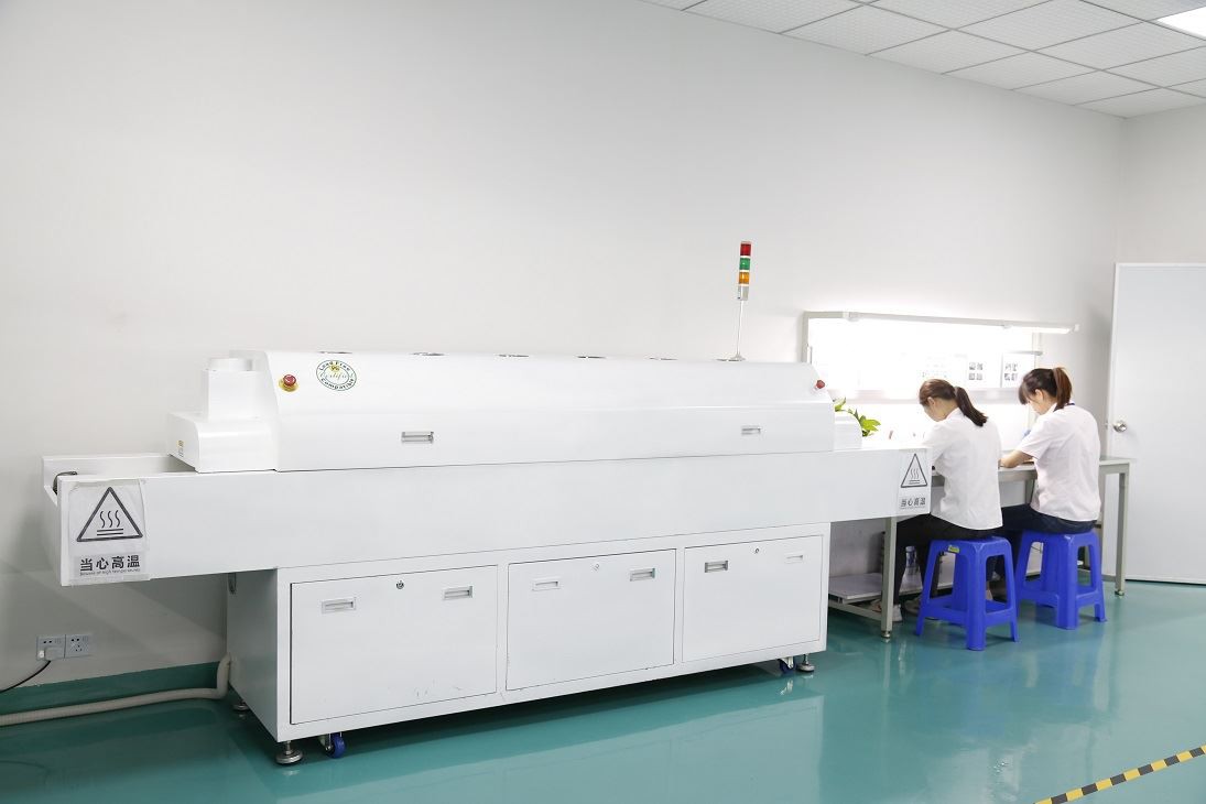 Soldadura per refluix i soldadura per ona al projecte Pogo Pin