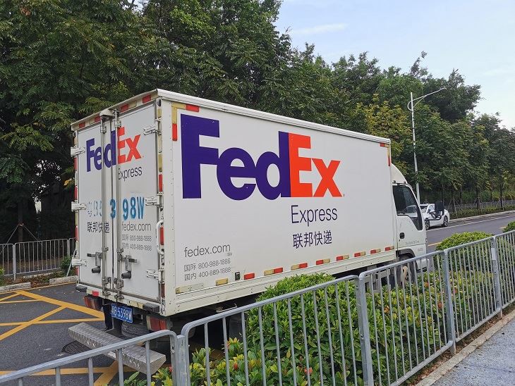 FedEx envia pogo pins mercaderies als clients